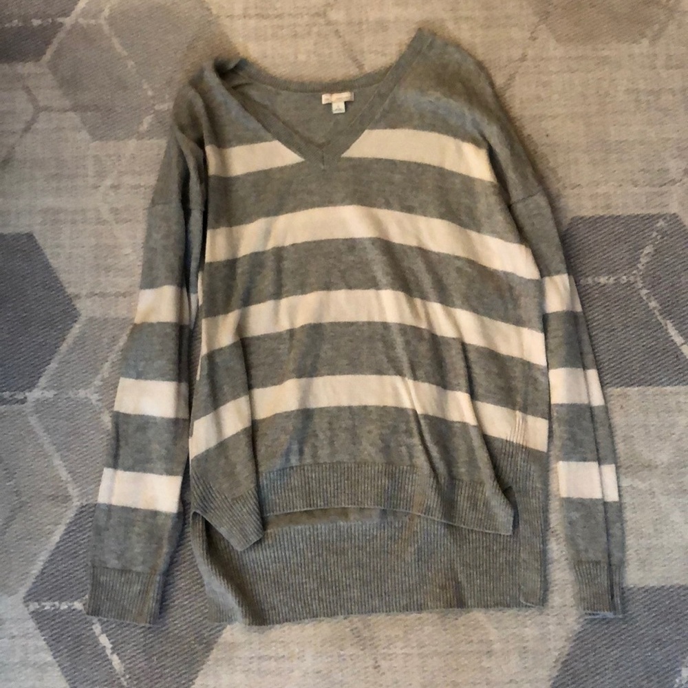 Gap v neck sweater